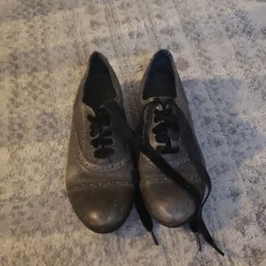 Born leather pointed toe shoes with velvet laces